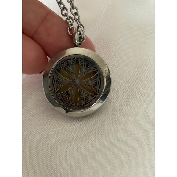 Sand dollar pendant locket necklace - Picture 10 of 13